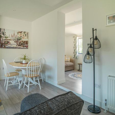 Stunning Modern Apartment In The Cotswolds Chalford Eksteriør bilde